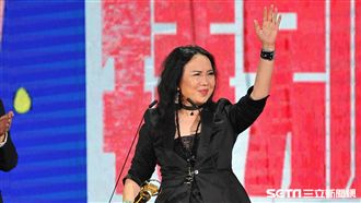 蘇芮獲特別貢獻獎！全場獻唱起立致敬
