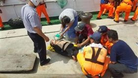 救溺未穿制服遭處分　消防：請自便！／阿任的想像天地臉書