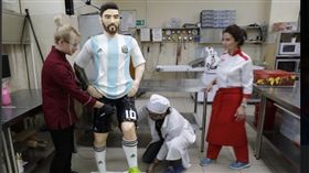 梅西等身蛋糕。（圖／翻攝自推特
）