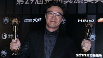 陳奕迅領獎自拍曝光「隨手拍就超強」