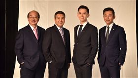 竹竹苗首長參選人合拍競選照爭取連任的新竹市長林智堅（右）24日與民進黨立院總召柯建銘（左）、民進黨提名新竹縣長參選人鄭朝方（右2）以及和民進黨合作的無黨籍苗栗縣長參選人徐定禎（左2）一同拍攝競選定裝照。（民進黨新竹市黨部提供）中央社記者魯鋼駿傳真　107年6月24日