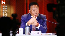 郭台銘：目標明年多發現金股利給股東鴻海22日上午在新北市土城虎躍廠舉辦股東會，鴻海董事長郭台銘表示，贊成多發一點現金股利，希望明年股東可以提早提案，明年可以多發股利給股東。中央社記者張皓安攝　107年6月22日