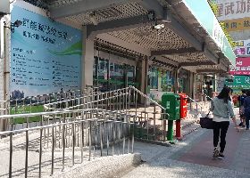 無障礙設施　公家機關郵局銀行最難用