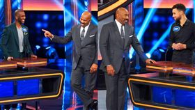 開戰！柯瑞抱腿老婆　上節目擊敗保羅
NBA,季後賽,西區冠軍戰,金州勇士,Stephen Curry,休士頓火箭,Chris Paul
https://twitter.com/FamilyFeud