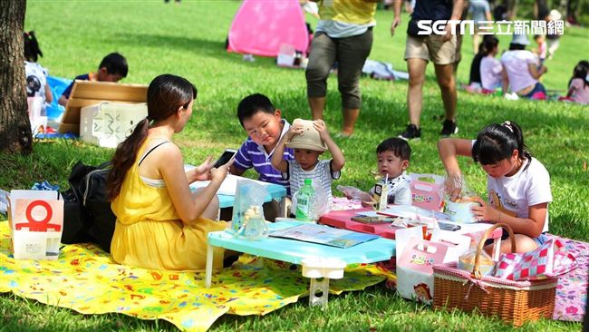 親子陪伴調查：逾四成下班仍公務纏身