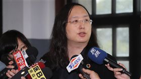 是否出任姚文智競選幹部　唐鳳：言之過早行政院政務委員唐鳳（圖）25日在台北出席2018數位經濟論壇，會前受訪表示，民進黨台北市長參選人姚文智的團隊有來約office hour時間，這一、兩週會見面，還不清楚對方想談什麼，是否擔任競選幹部，唐鳳說，「這都言之過早」。中央社記者張皓安攝　107年6月25日