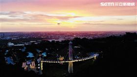 樂器造型,崗山之眼,遊客,高雄市觀光局,音樂會,天空廊道,燈光