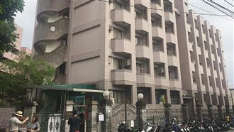 大群館安全存疑　市議員痛批違法使用