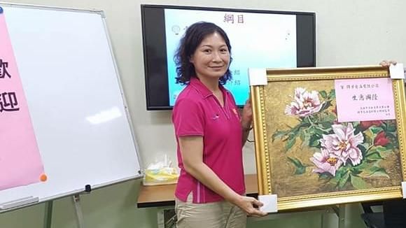 她拋下藥劑師鐵飯碗　搖身油飯女王