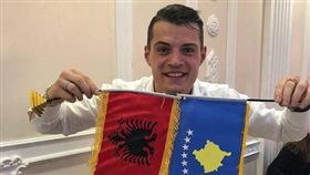 將政治帶進球場　瑞士遭國際足總開罰
世足,世界盃,瑞士,阿爾巴尼亞,科索沃,雙頭雄鷹,塞爾維亞,獨立,政治,Xhaka,Shaqiri
https://www.instagram.com/p/BfVuNjslEWn/?hl=zh-tw&taken-by=granitxhaka