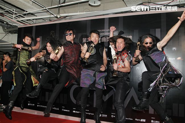 第29屆金曲獎最佳樂團董事長樂團（吳永吉、林大鈞、杜文祥、郭人豪、于培武、林俊民）。（記者邱榮吉/攝