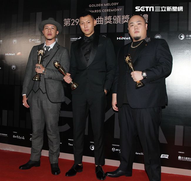 嘻哈團體頑童MJ116獲得第29屆金曲獎「最佳演唱組合獎」（周文傑、林睦淵、陳昱榕）。（記者邱榮吉/