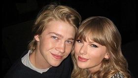 泰勒絲、喬歐文。(翻攝/IG)