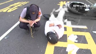 酒駕撞人棄車逃逸　同車友一旁裝路人