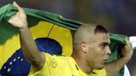 凱恩好神！巴西大羅超有梗P圖致敬
世足,世界盃,英格蘭,凱恩,Harry Kane,羅納度,巴西
https://www.instagram.com/ronaldo/