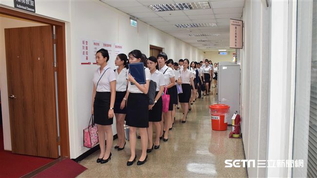 遠航招考25名空服員　千人搶進窄門