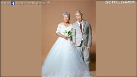 攝影師自拍西裝照當素材，幫爺爺、奶奶完成婚紗照。（圖／空白攝影。金門婚攝。提供）