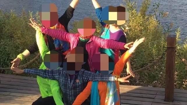 超潮！長輩旅遊照驚見「六芒星陣」