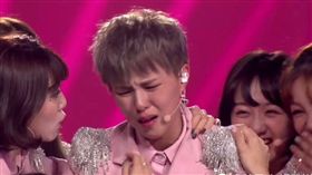 《創造101》Sunnee（楊芸晴）總決賽得知入選激動大哭。(翻攝微博)