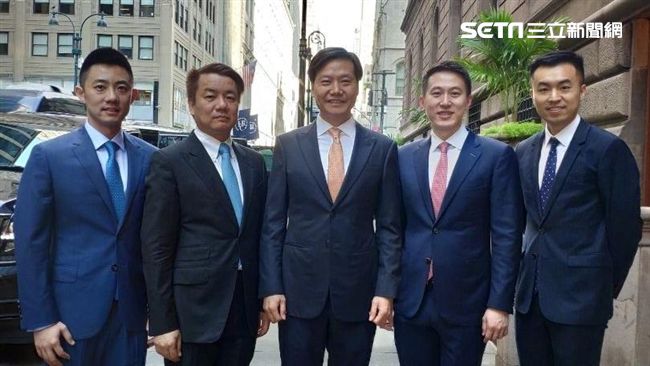 富豪力挺！李嘉誠馬雲馬化騰認購小米