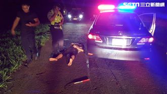 酒駕還開贓車！警攔查他竟持鐮刀揮舞