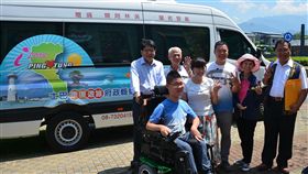 屏東推8條友善遊程　鼓勵身障及長者出遊為了鼓勵身障及長者出遊，屏東縣政府結合友善餐廳及旅遊復康巴士，規劃8條「食在遊趣」輕旅遊路線，方便身障及長者全家出遊。（屏東縣政府提供）中央社記者郭芷瑄傳真　106年6月26日