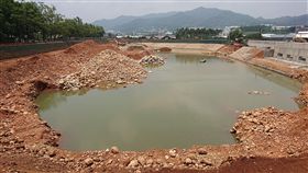 發揮防汛效益　新社九渠溝滯洪池11月完工台中市水利局表示，新社區協成、永源、大南等里每逢大雨嚴重淹水，中市府規劃興建的新社區九渠溝滯洪池工程將於11月完工，發揮防汛效益。（台中市政府提供）中央社記者趙麗妍傳真　107年6月26日