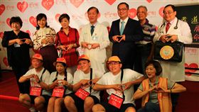 中部愛互聯號召志工  為獨老送愛關懷中部愛護聯提供整合式醫療與長照，今年擴大服務規模提共獨老更完善的服務，27日在中國醫藥大學舉辦「用愛一起變老-愛老志工募集」活動，希望號召更多企業與大眾付出行動，進而影響社會。中央社記者蘇木春攝  107年6月27日