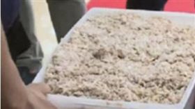 用過期肉煮員工餐　無良餐廳被踢爆！員工爆：曾端給客人吃　圖／翻攝自微博