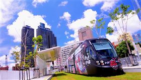 高雄輕軌沿線發展，土地增額容積搶手。（圖／中央社）