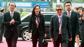 賴英里（左二）過去一直擔任藝術總監角色，營運是由蔡伯翰（右一）負責。（圖／柯承惠攝影／新新聞）（勿用）