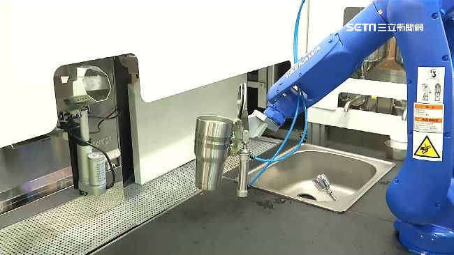 業者推珍奶機器人　搖飲料步驟全都包