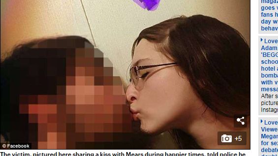 不滿被分手！女揮刀逼前男友「做人」