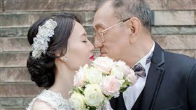 討債專家,董念台,嫩妻,黃逸珊,結婚,岳母,糟老頭（圖／翻攝自董念台臉書）