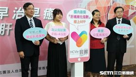 為讓民眾方便計算自己的肝纖維化指數，肝策會提供全台第一個中文介面的「肝纖維化指數」應用程式（APP），只要搜尋「HCVie」即可免費下載。（圖／記者楊晴雯攝）