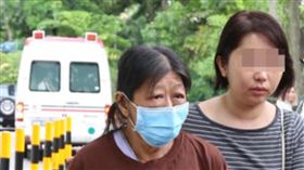 ▲楊母為女兒處理後事（圖／翻攝自《中國報》）