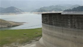 台南將一階限水　一期作灌溉可完成台南地區水情吃緊，24日起將進入一階限水。曾文水庫蓄水率23日約6.4％，蓄水量2905萬立方公尺，目前仍足夠完成嘉南區一期農作的供灌作業。（南區水資源局提供）中央社記者楊思瑞台南傳真　107年5月23日