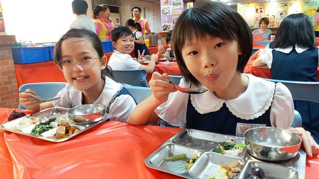 福星國小推護眼餐　多管齊下護視力