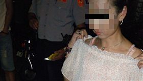 女毒蟲躲查緝竟色誘警　全身K味露餡
高雄,保安警察大隊,迅雷警組,巡邏,毒蟲,K他命,色誘
毅哥提供