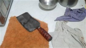新莊,自殺,菜刀,父砍子,鮮血,中風,
