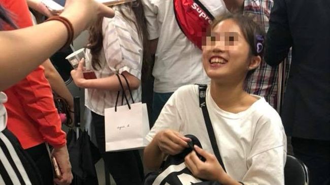 學生妹搭捷運自備椅子　北捷說話了…