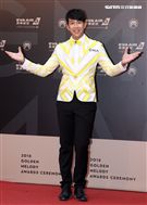 29屆金曲獎星光大道Dennis。（記者邱榮吉/攝影）