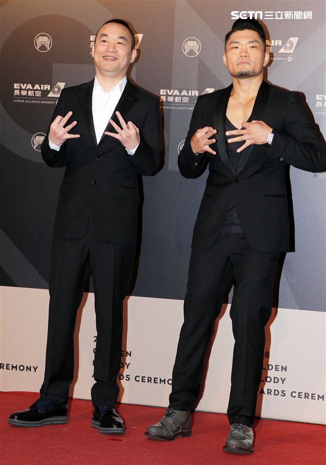 29屆金曲獎星光大道李玖哲、黃立成。（記者邱榮吉/攝影）