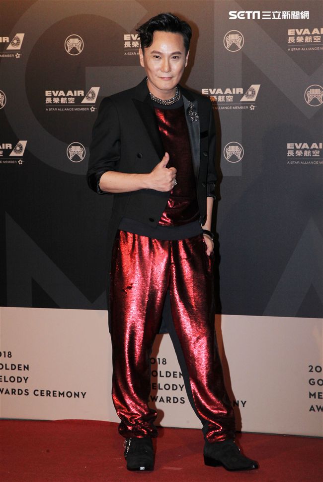 29屆金曲獎星光大道張信哲。（記者邱榮吉/攝影）