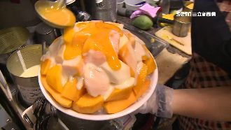 「台南最強」芒果冰　芒果多到滿出來