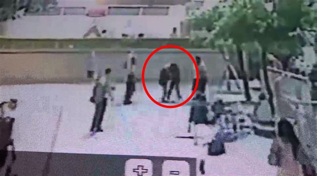 監視器曝光！艋舺公園男突持刀刺死女