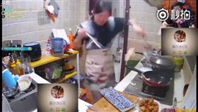 大陸,直播,意外,廚房,油爆,毀容　圖／翻攝自微博