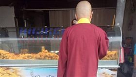 炸雞,炸雞攤,和尚,喇嘛,超渡,爆廢公社　圖／翻攝自臉書爆廢公社