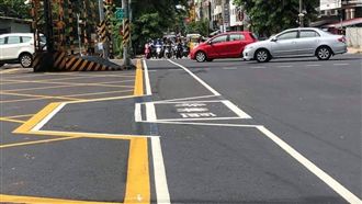 待轉區卡住怎辦？高雄標線網友全傻眼