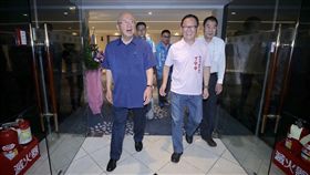 丁守中與吳伯雄同台（2）國民黨台北市長參選人丁守中（前右）30日在台北出席「中華海峽兩岸客家文經交流協會」會員大會，爭取支持，前國民黨主席吳伯雄（前左）也到場。中央社記者吳翊寧攝　107年6月30日